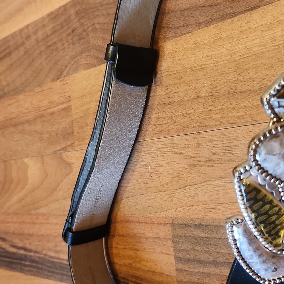 Chico's Black Leather Silver Snakeskin Embossed Clasp Buckle Adjustable Belt S/M - Picture 3 of 12